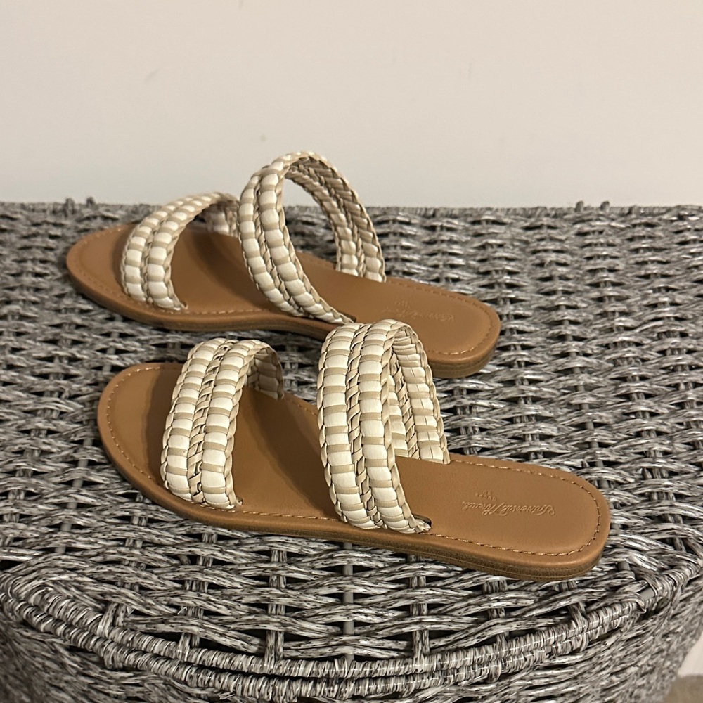 Universal Thread Tan and Cream Sandals